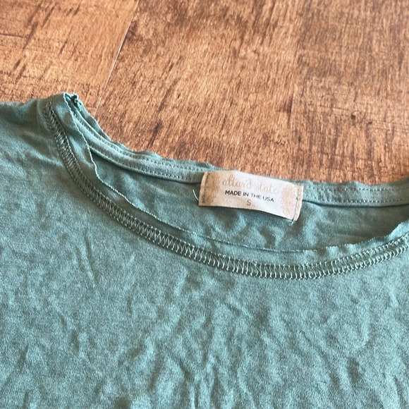 ALTAR’D STATE green lightweight cropped Tshirt - Picture 3 of 3